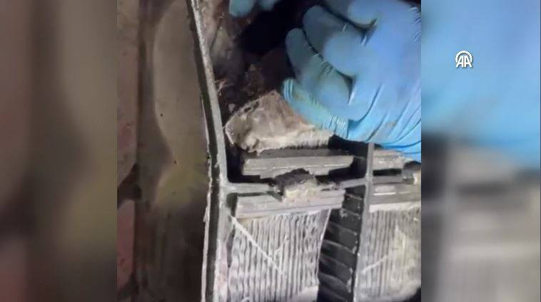 Akünün içine saklamışlar! Tam 11 kilo - Resim: 13